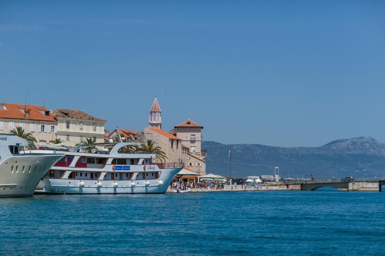 Mar Deluxe Apartments Trogir Exterior photo